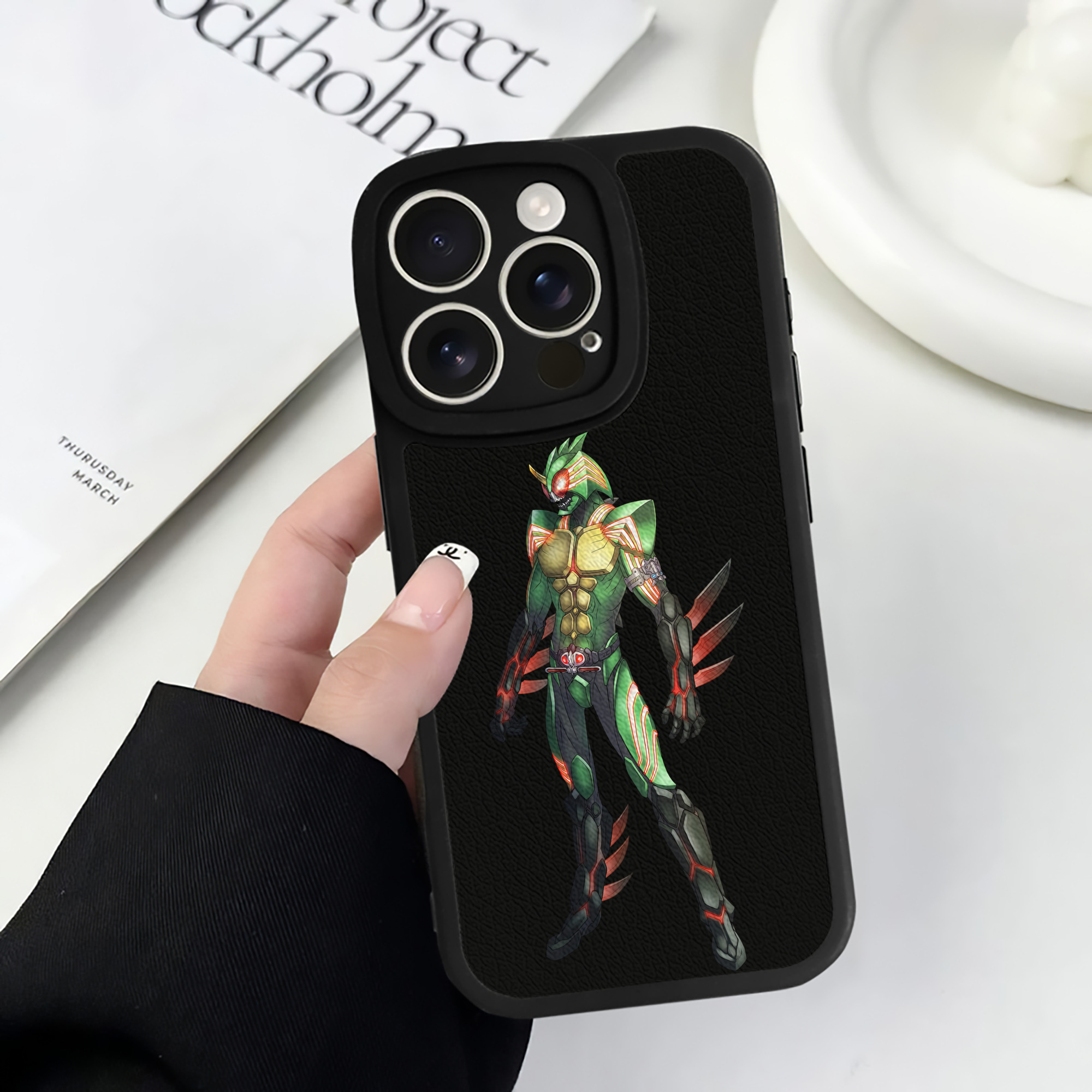 （画像用） ウルトラマン Ultraman 【iPhone 16シリーズ対応】シリコンスマホケース（レザー調） 材質：シリコン